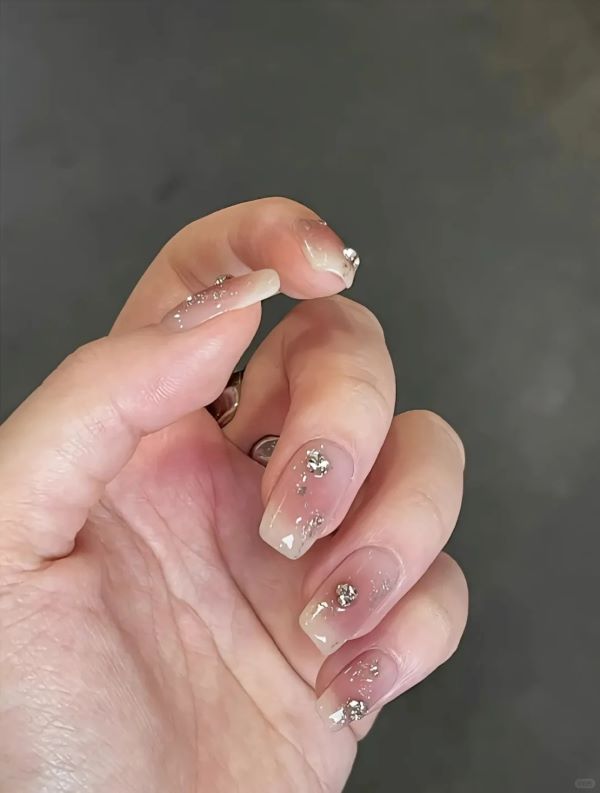 mẫu nail ombre trắng 18