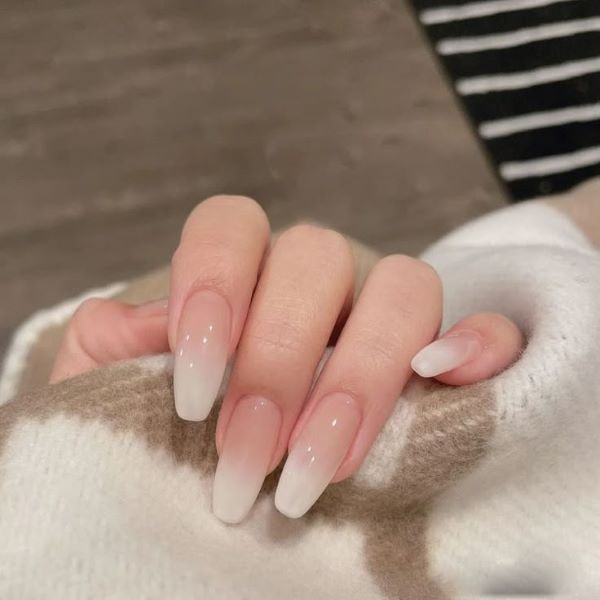 mẫu nail ombre trắng 2