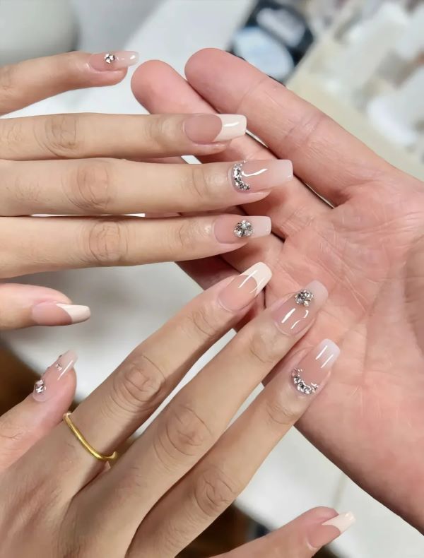 mẫu nail ombre trắng 18