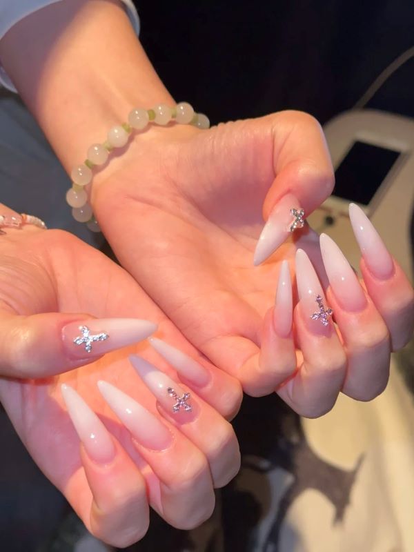 mẫu nail ombre trắng 