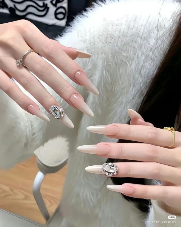 mẫu nail ombre trắng 26
