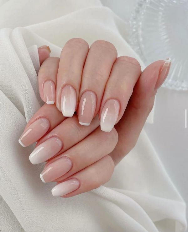 mẫu nail ombre trắng 4