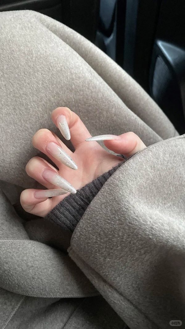 mẫu nail ombre trắng 6