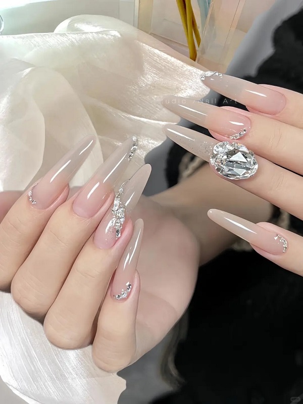 mẫu nail sơn thạch đính đá 13