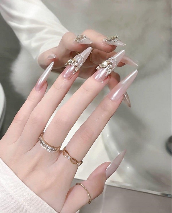 mẫu nail sơn thạch đính đá 25