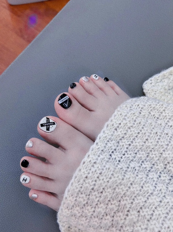 nail chân Chanel 19