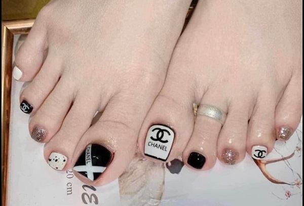 nail chân Chanel 22