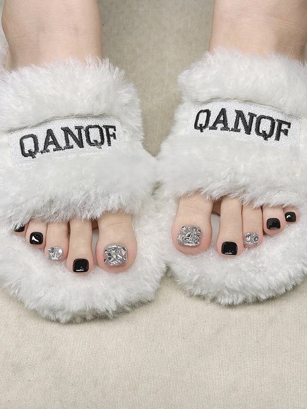 nail chân đen đính đá 1