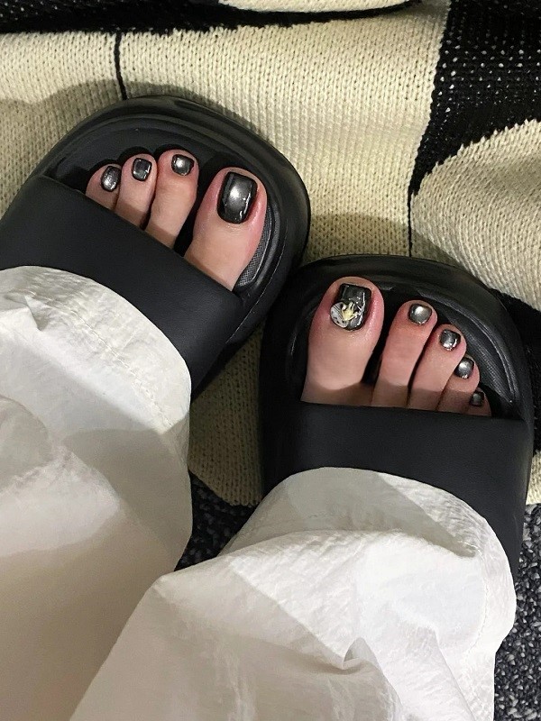 nail chân đen đính đá 22