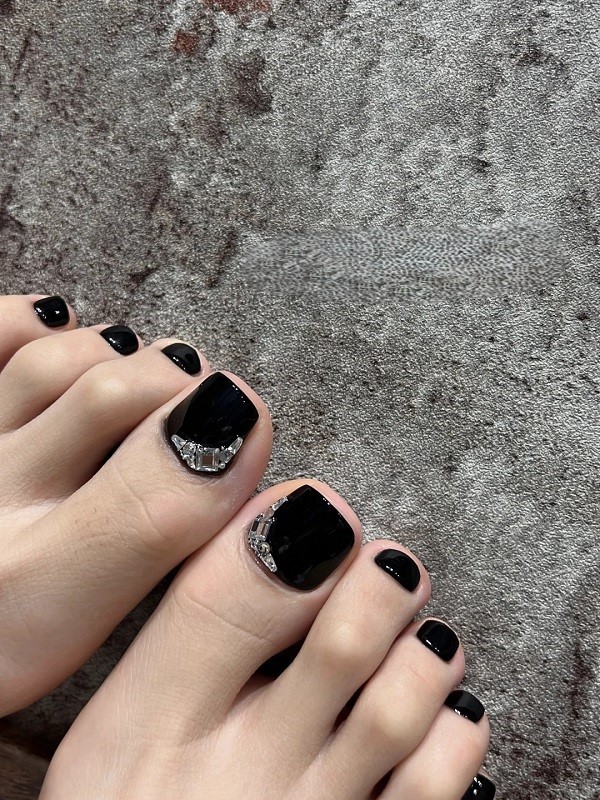 nail chân đen đính đá 4