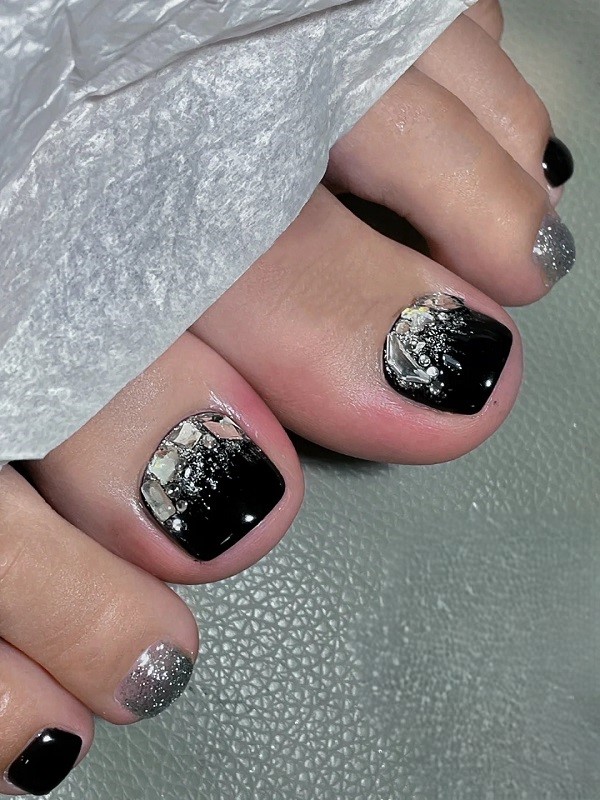 nail chân đen đính đá 8