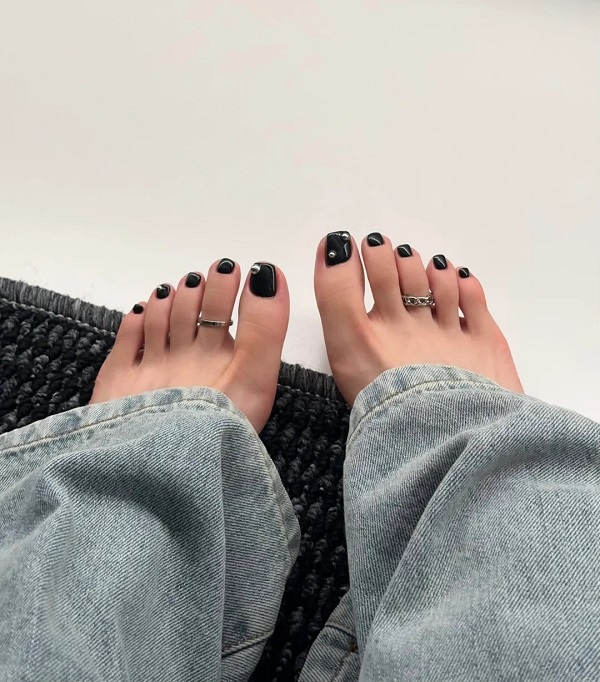 nail chân màu đen 13