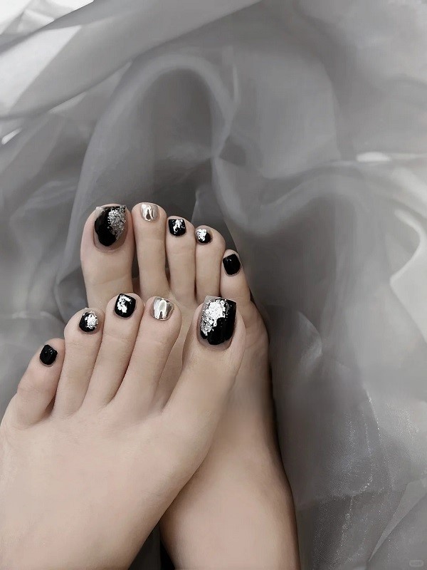 nail chân màu đen 15