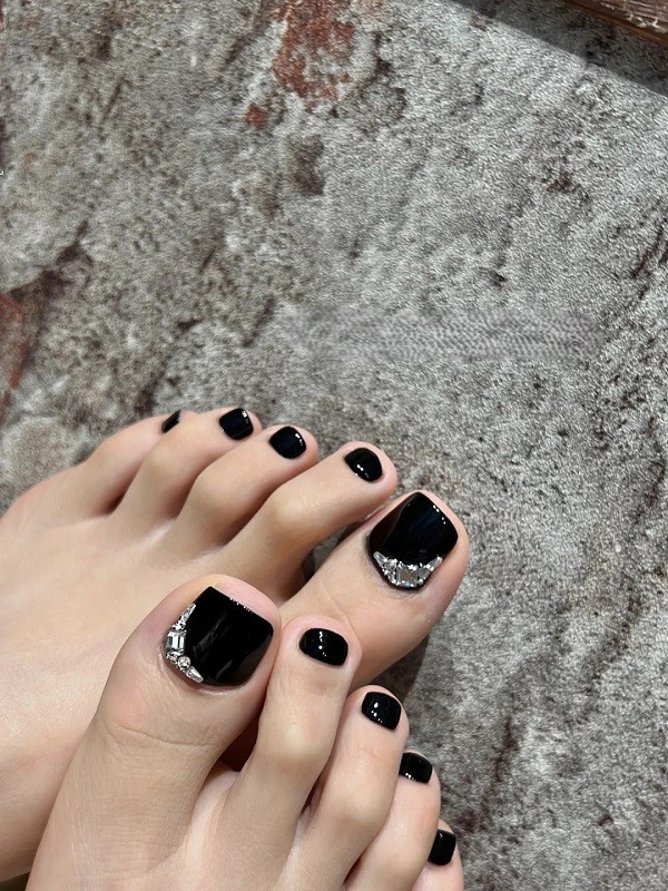 nail chân màu đen 19