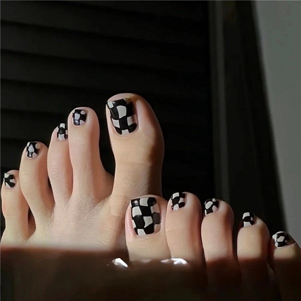 nail chân màu đen 23