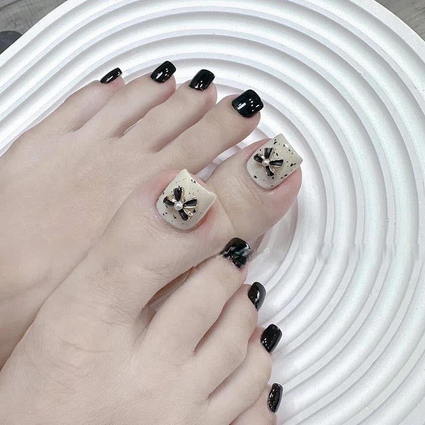 nail chân màu đen 3