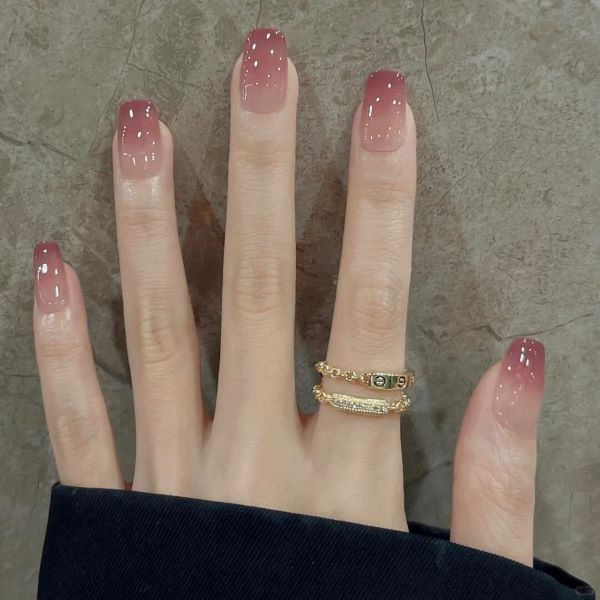 nail ombre hồng 16