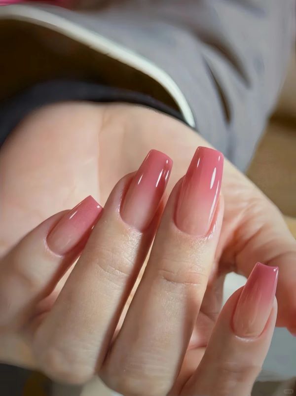 nail ombre hồng 24