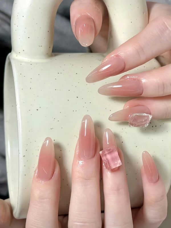 nail ombre hồng 4