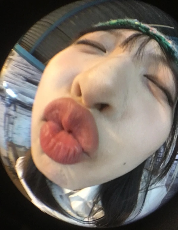 kiss meme 3