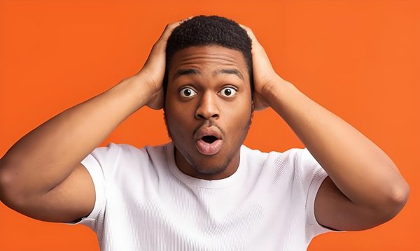 meme ôm đầu ngạc nhiên