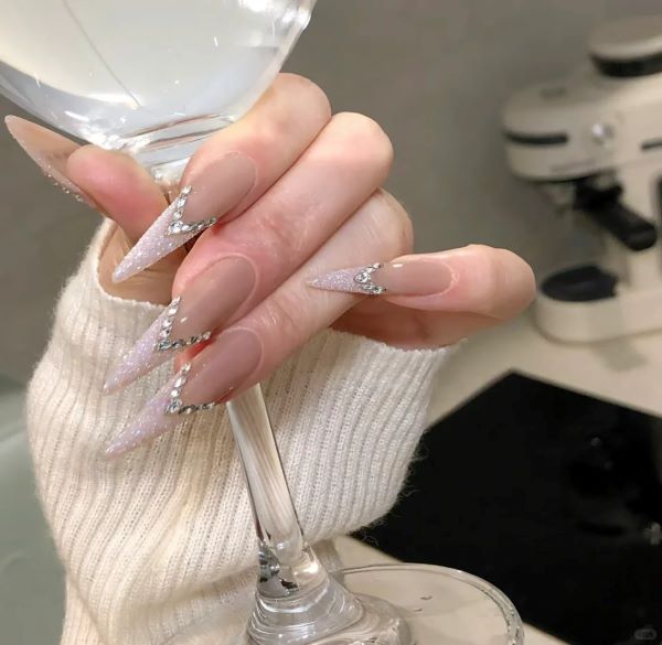 nail dài nhọn 18