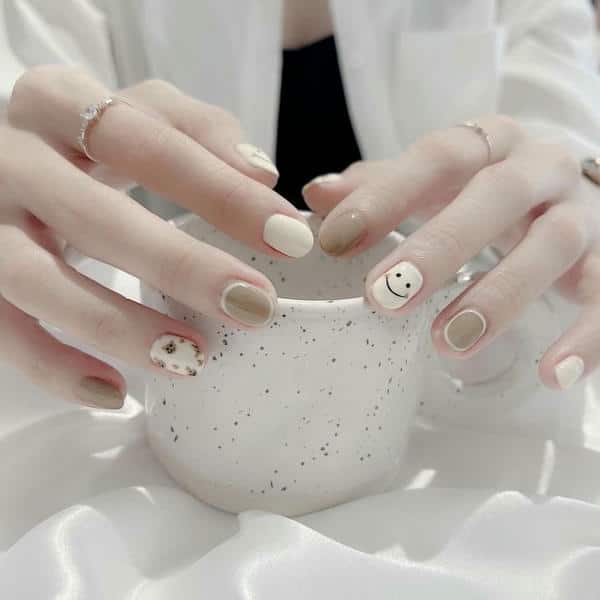 nail mặt cười 19