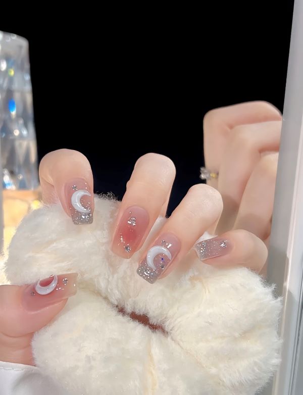 nail mặt trăng 1