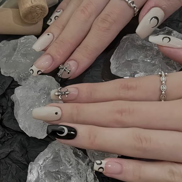 nail mặt trăng 13