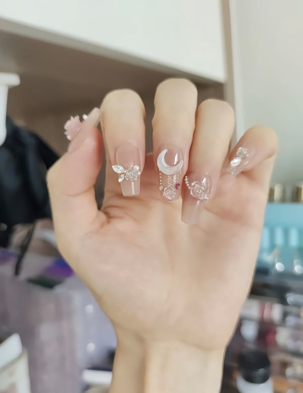 nail mặt trăng 4