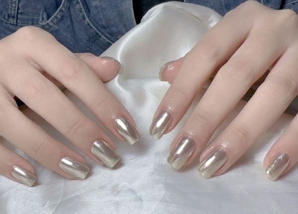 nail màu bạc 10