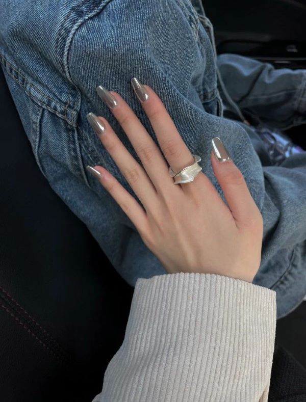 nail màu bạc 13
