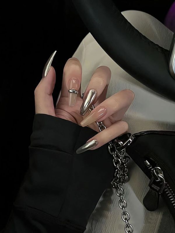 nail màu bạc 17