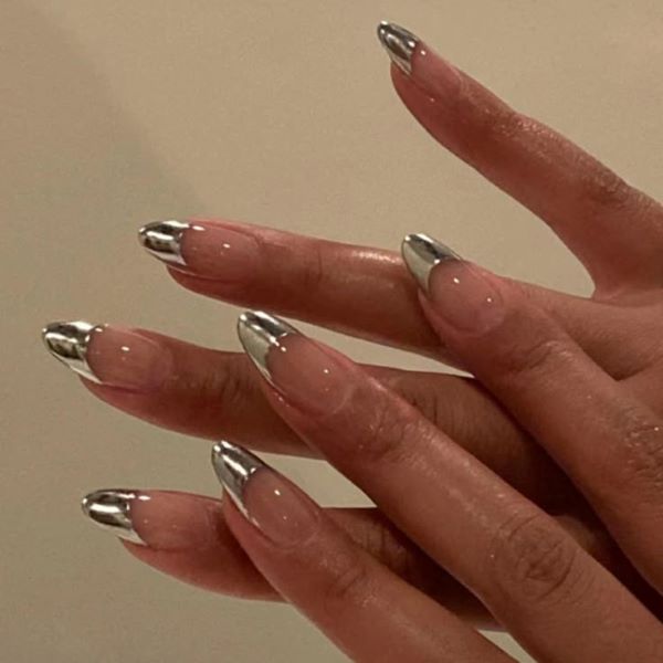 nail màu bạc 23