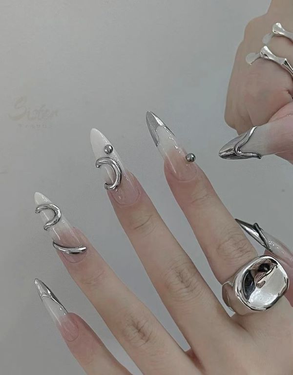 nail màu bạc 5