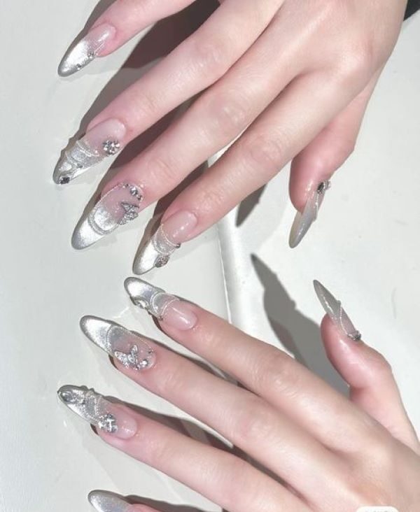 nail màu bạc 7