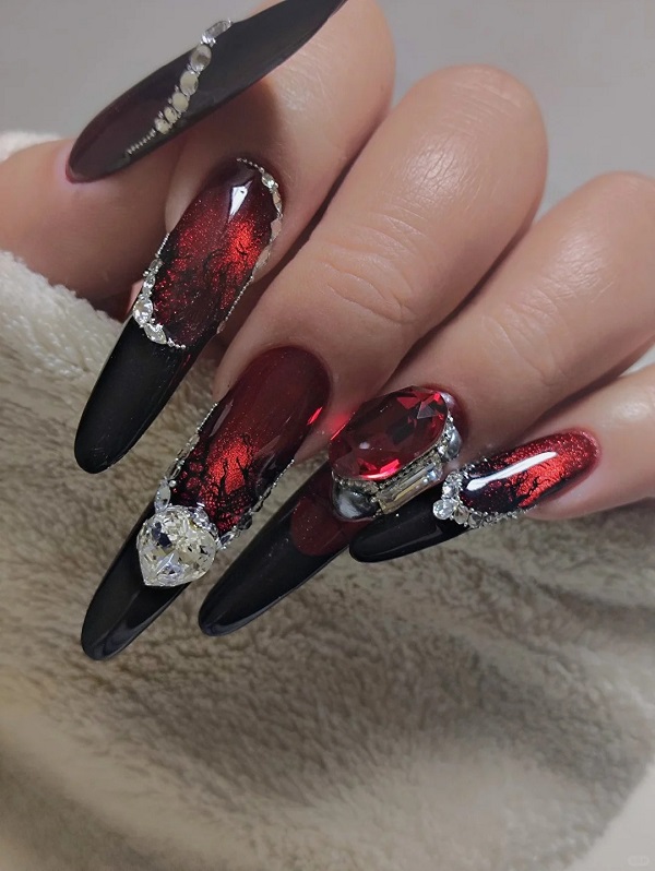 nail màu đỏ đính đá​ 1