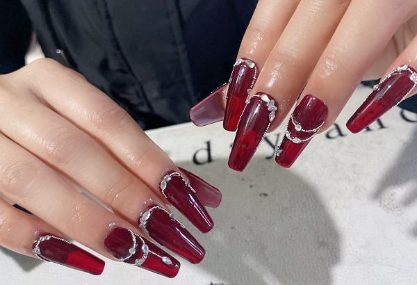 nail màu đỏ đính đá​ 11