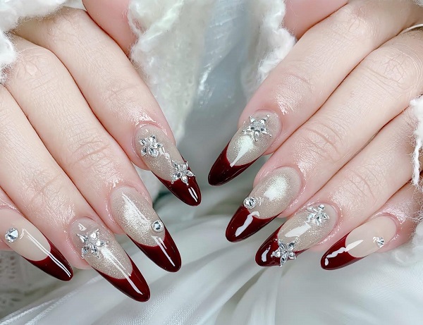 nail màu đỏ đính đá​ 12