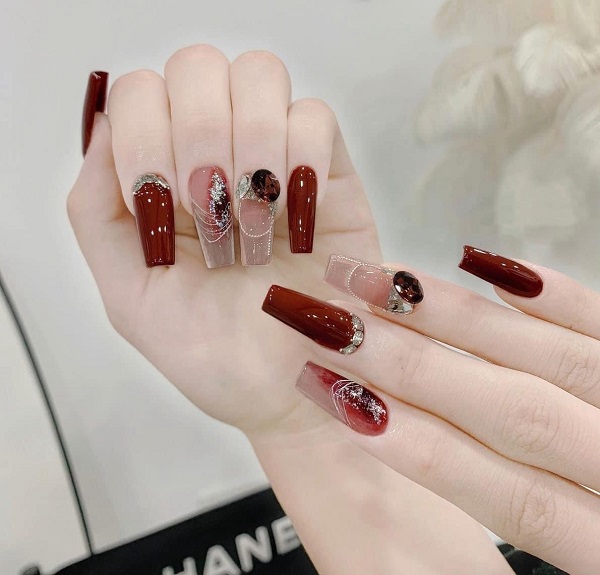 nail màu đỏ đính đá​ 22