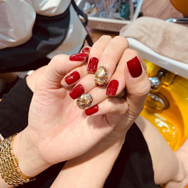 nail màu đỏ đính đá​ 24