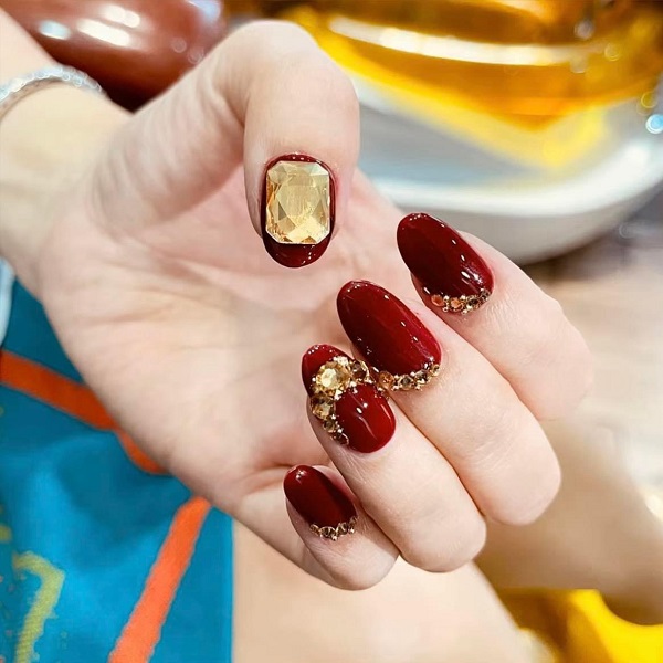 nail màu đỏ đính đá​ 26