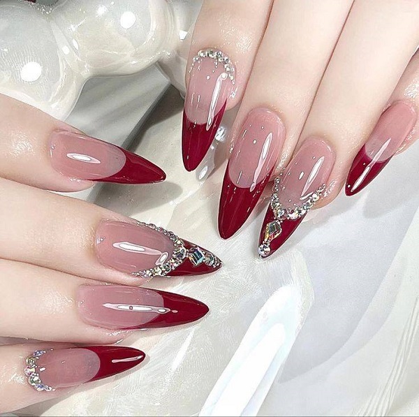 nail màu đỏ đính đá​ 8