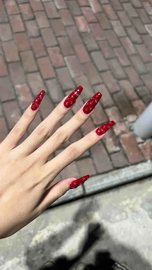 nail màu đỏ đính đá​