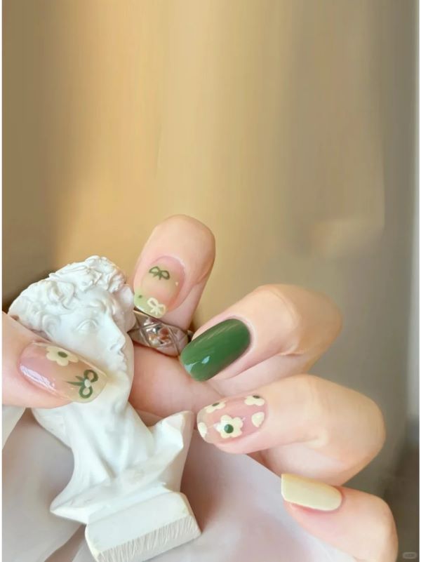 nail màu xanh lá 12