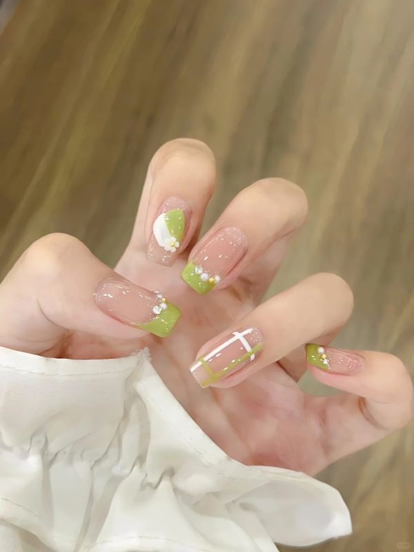 nail màu xanh lá 17