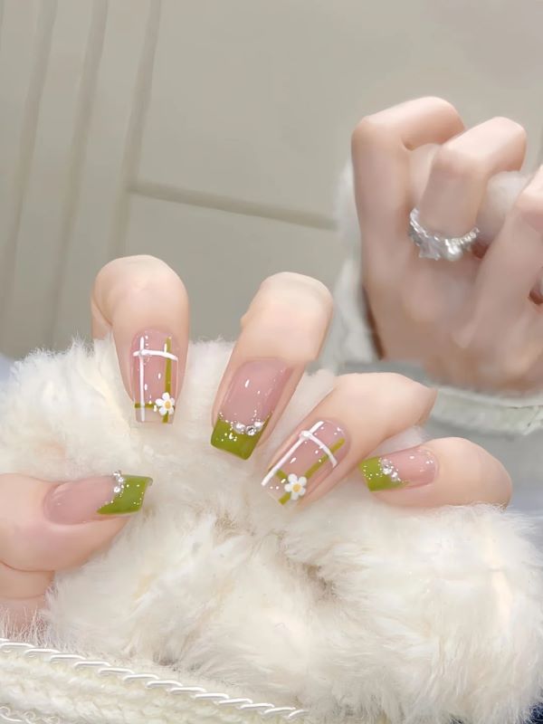 nail màu xanh lá 18