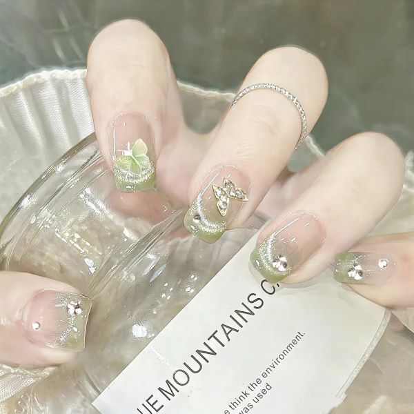 nail màu xanh lá 6
