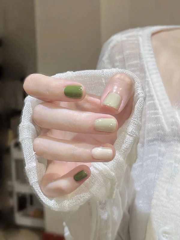 nail màu xanh lá 9