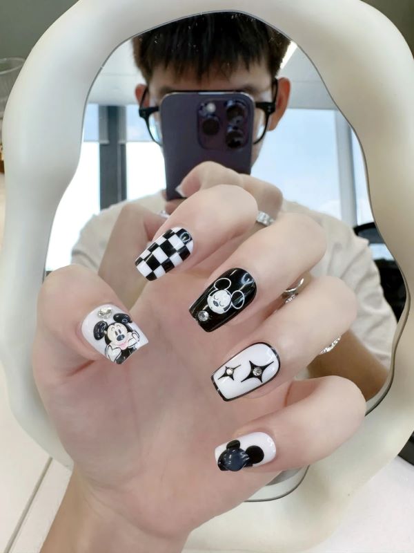 nail mickey 6